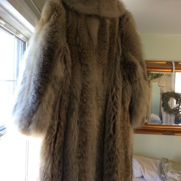 Coyote Fur - Full Length Coat - Picture 3 of 16